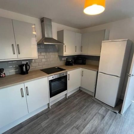 Amazing 8 Person 4 Bedroom And 2 Bathroom Mega House! Kingston upon Hull Exterior foto