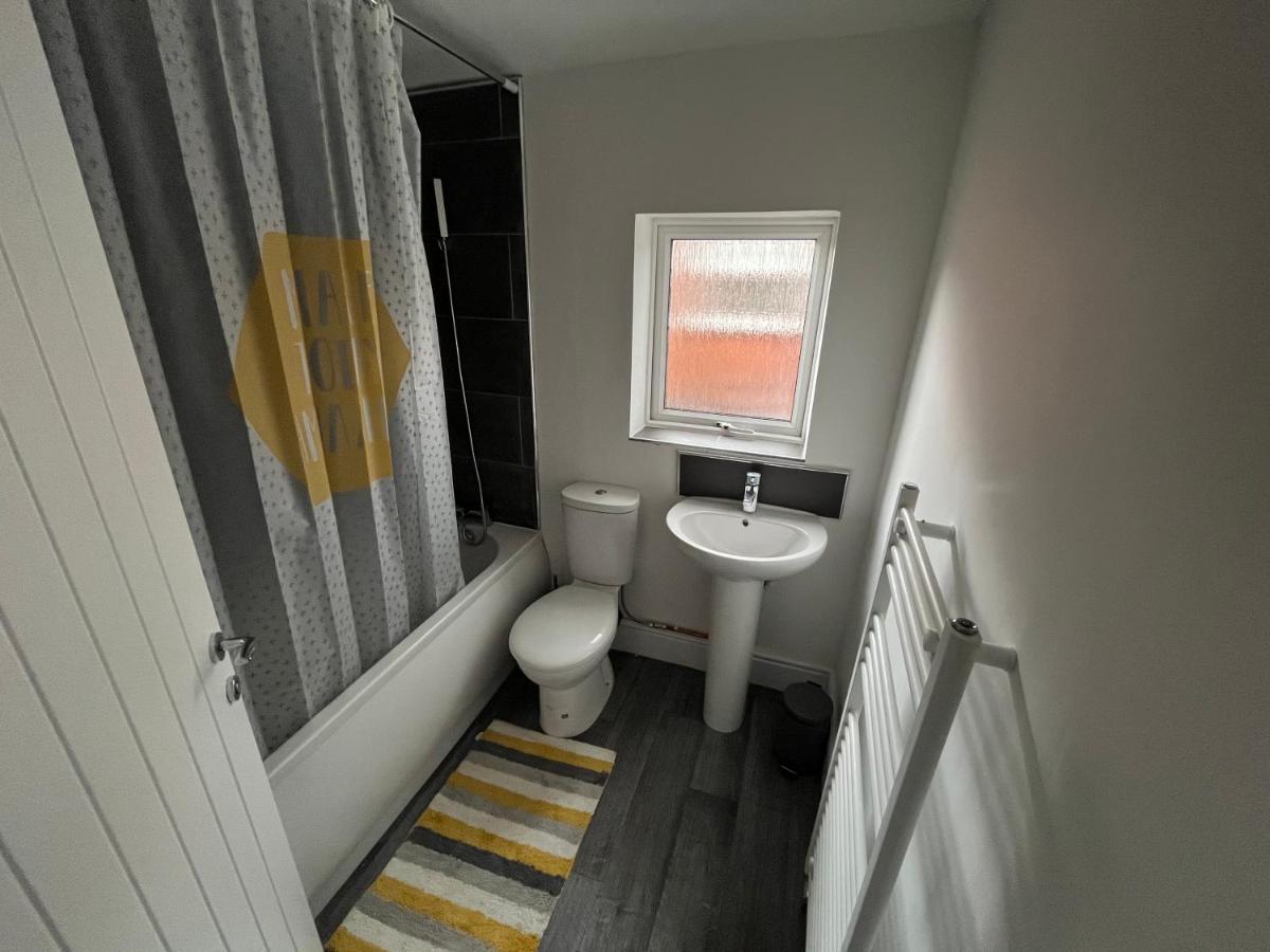 Amazing 8 Person 4 Bedroom And 2 Bathroom Mega House! Kingston upon Hull Exterior foto