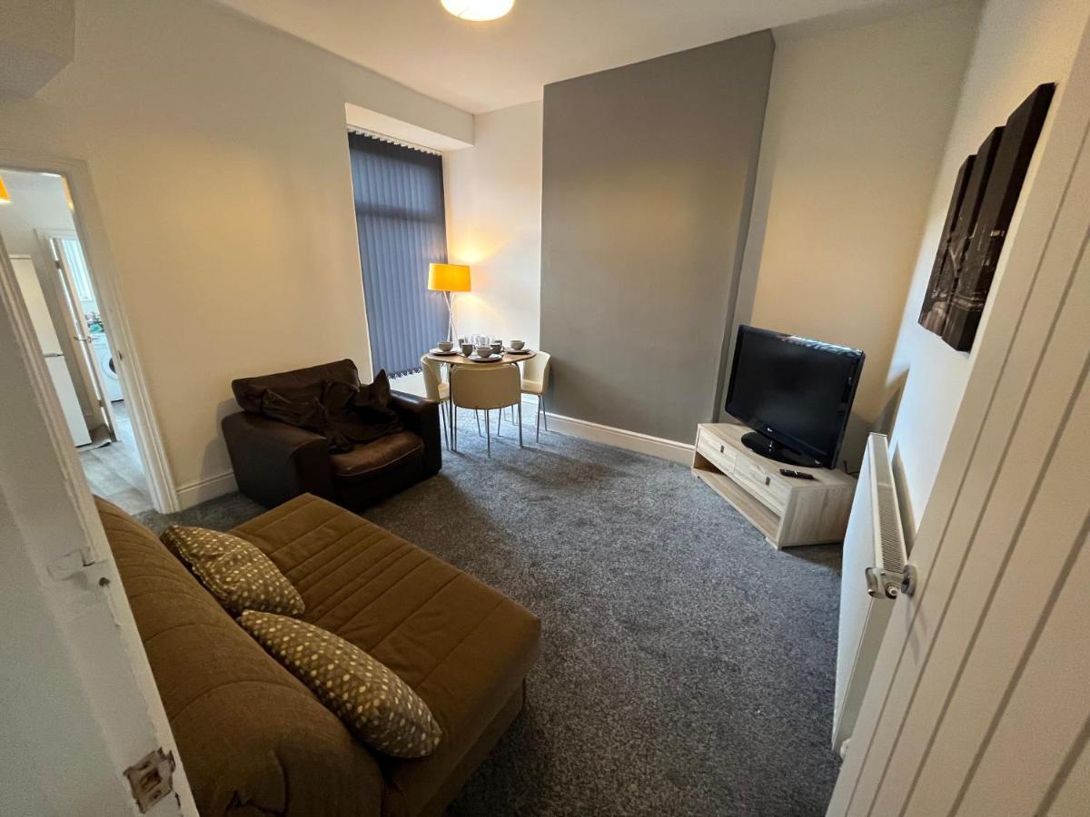 Amazing 8 Person 4 Bedroom And 2 Bathroom Mega House! Kingston upon Hull Exterior foto